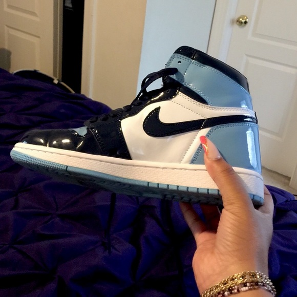 Women’s Air Jordan 1 Retro High OG “Blue Chill” - Picture 8 of 8